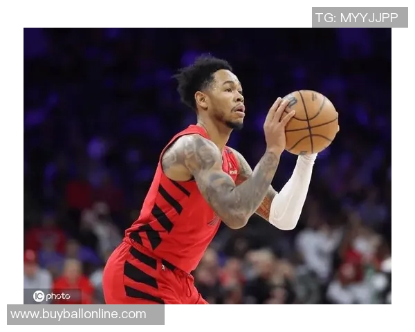 新援安芬尼西蒙斯首秀表现出色13投6中三分球命中率提升至29砍下18分3助攻