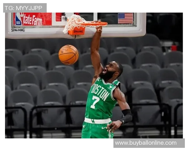 杰伦布朗狂砍42分展现超强火力次节独得18分助球队逆转局势