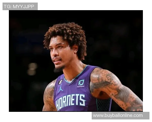 乌布雷半场表现全面贡献12分5板2助2断1帽展现全能实力