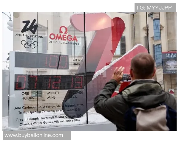 巩晓彬即将启程前往意大利罗马担任米兰冬奥会火炬手展现中国风采