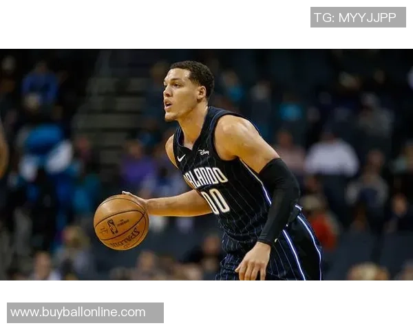 埃奇库姆自信满满精准把握得分机会展现出色表现