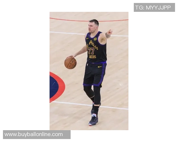 东契奇称赞雷迪克赛前动员激励球队近期比赛中表现最为尽兴 东契奇称赞雷迪克赛前动员激励球队近期比赛中表现最为尽兴