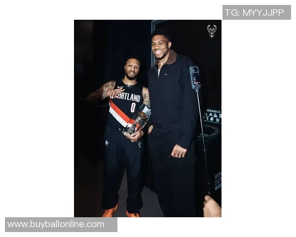 字母哥哥盛赞库里和利拉德称后者三分训练命中率惊人 字母哥哥盛赞库里和利拉德称后者三分训练命中率惊人