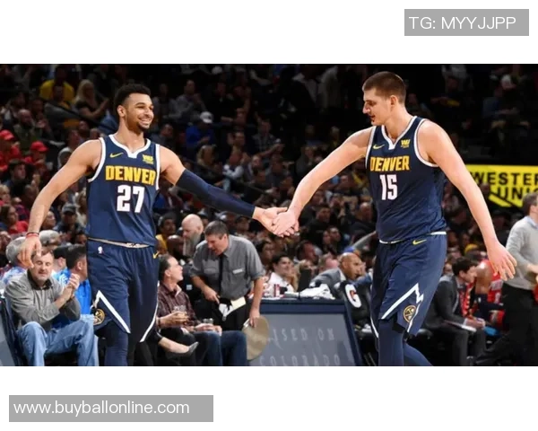 诺伊尔失误引发队内调侃或因刮胡子后的运气回归 诺伊尔失误引发队内调侃或因刮胡子后的运气回归